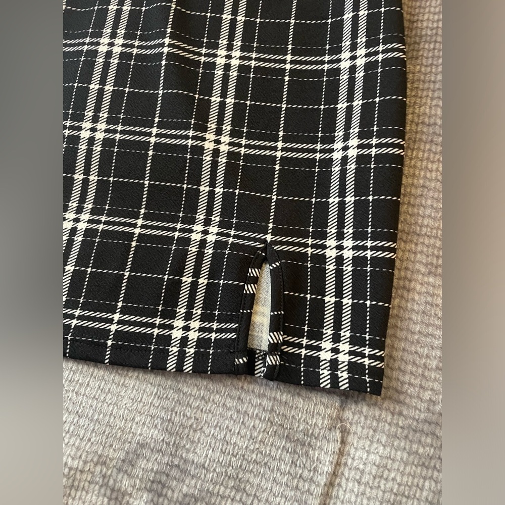 skirt - Picture 2 of 3